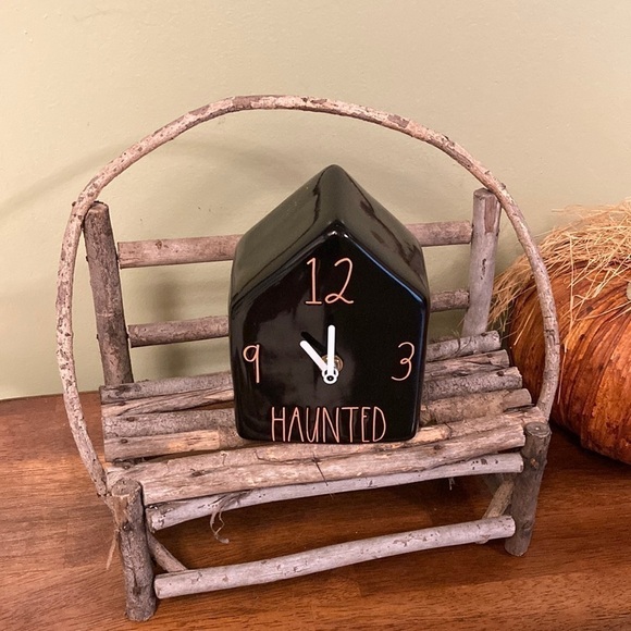 NEW! Rae Dunn  BLACK HAUNTED HOUSE TABLETOP HALLOWEEN CLOCK - Picture 1 of 8
